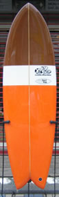 湘南　鵠沼海岸　X-Flavor surfboards　エックスフレーバー　サーフボード　レトロ　ツインフィン　タイプ